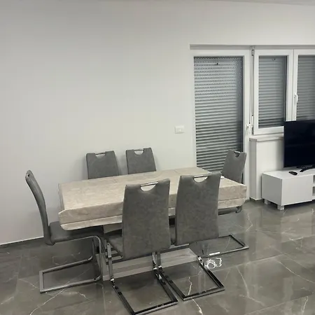 Tini 2 Apartamento Pula