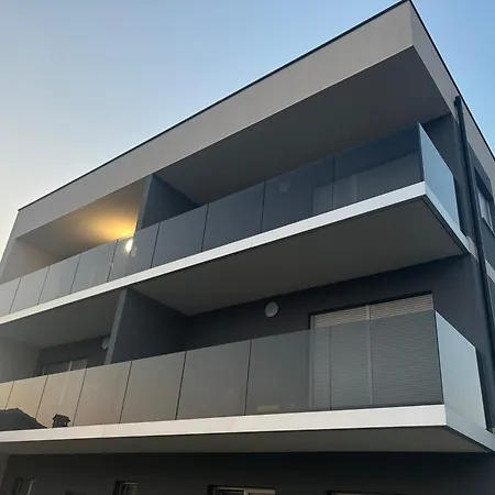 Apartamento Tini 2 *