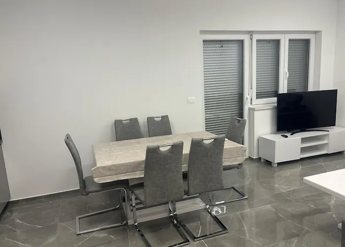 Tini 2 Apartamento Pula