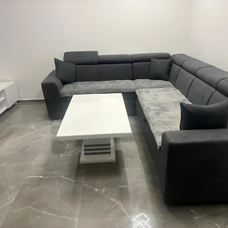 Tini 2 Apartment Pula